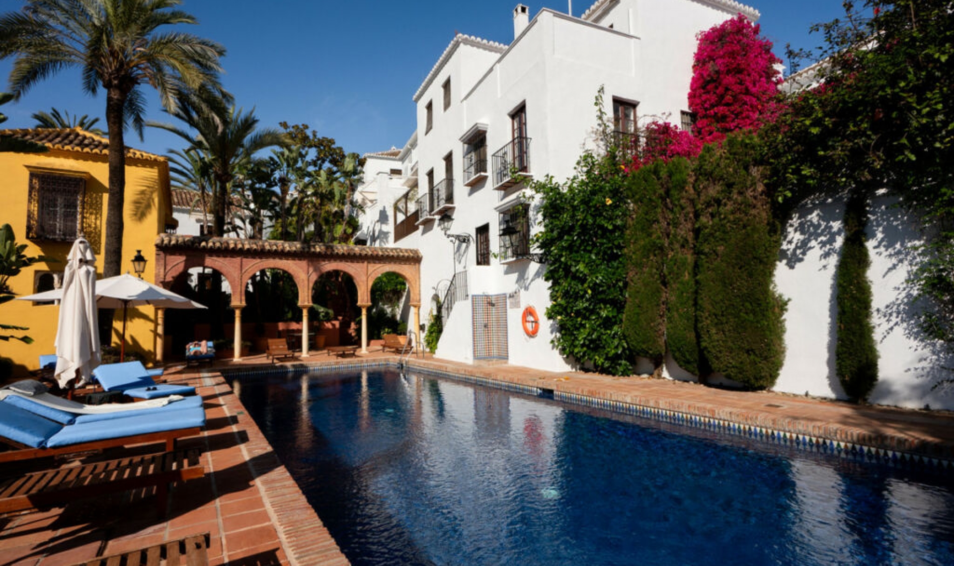 Resale - House -
The Golden Mile