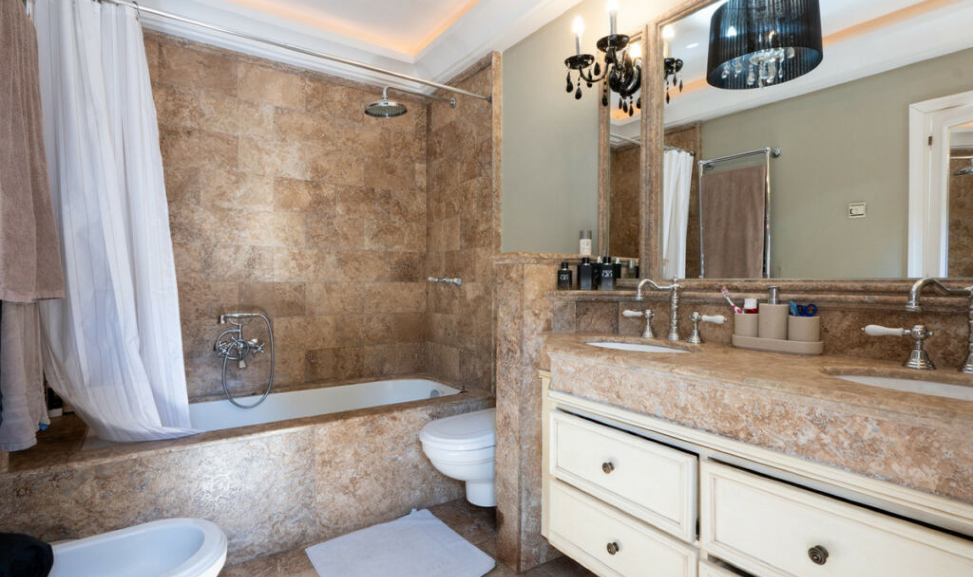 Resale - House -
The Golden Mile