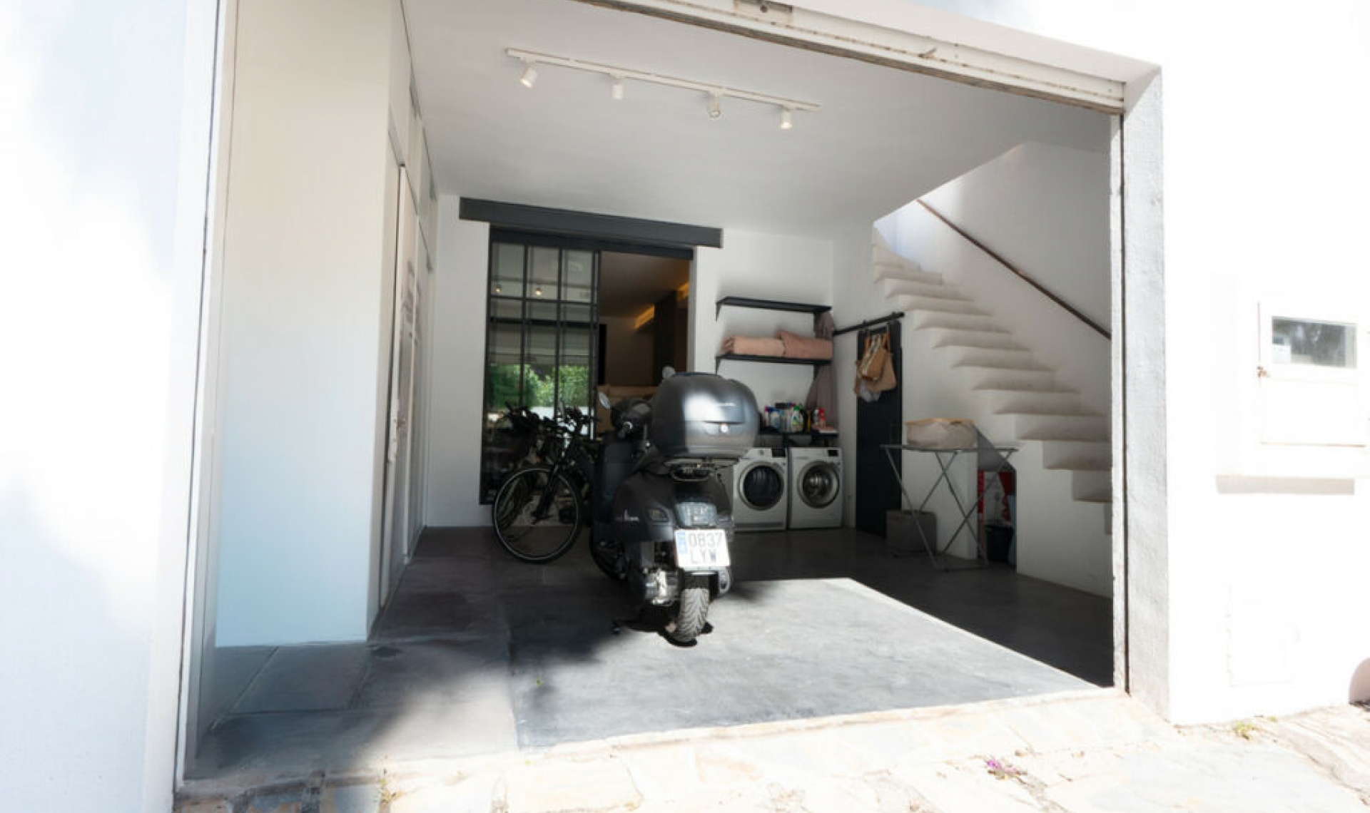 Resale - House -
The Golden Mile