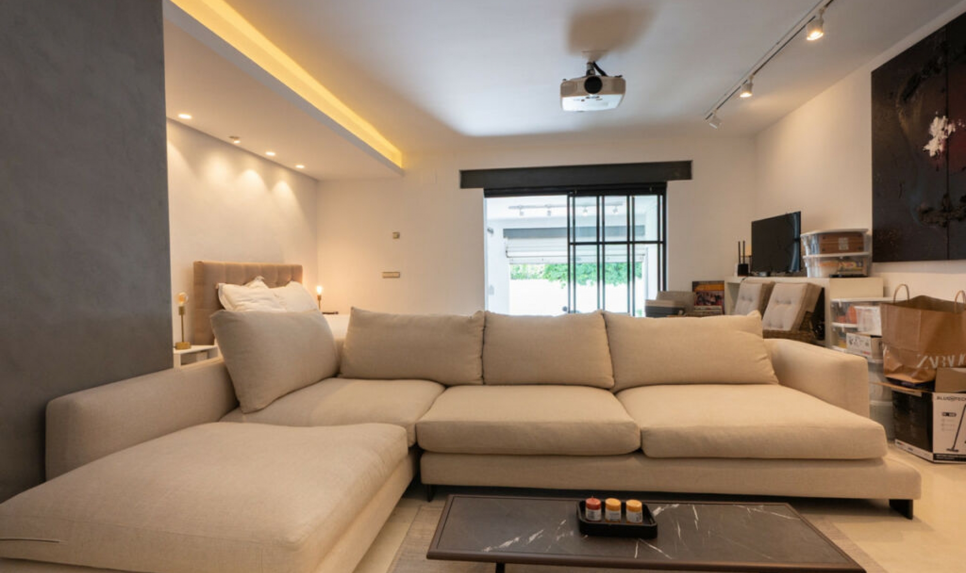 Resale - House -
The Golden Mile
