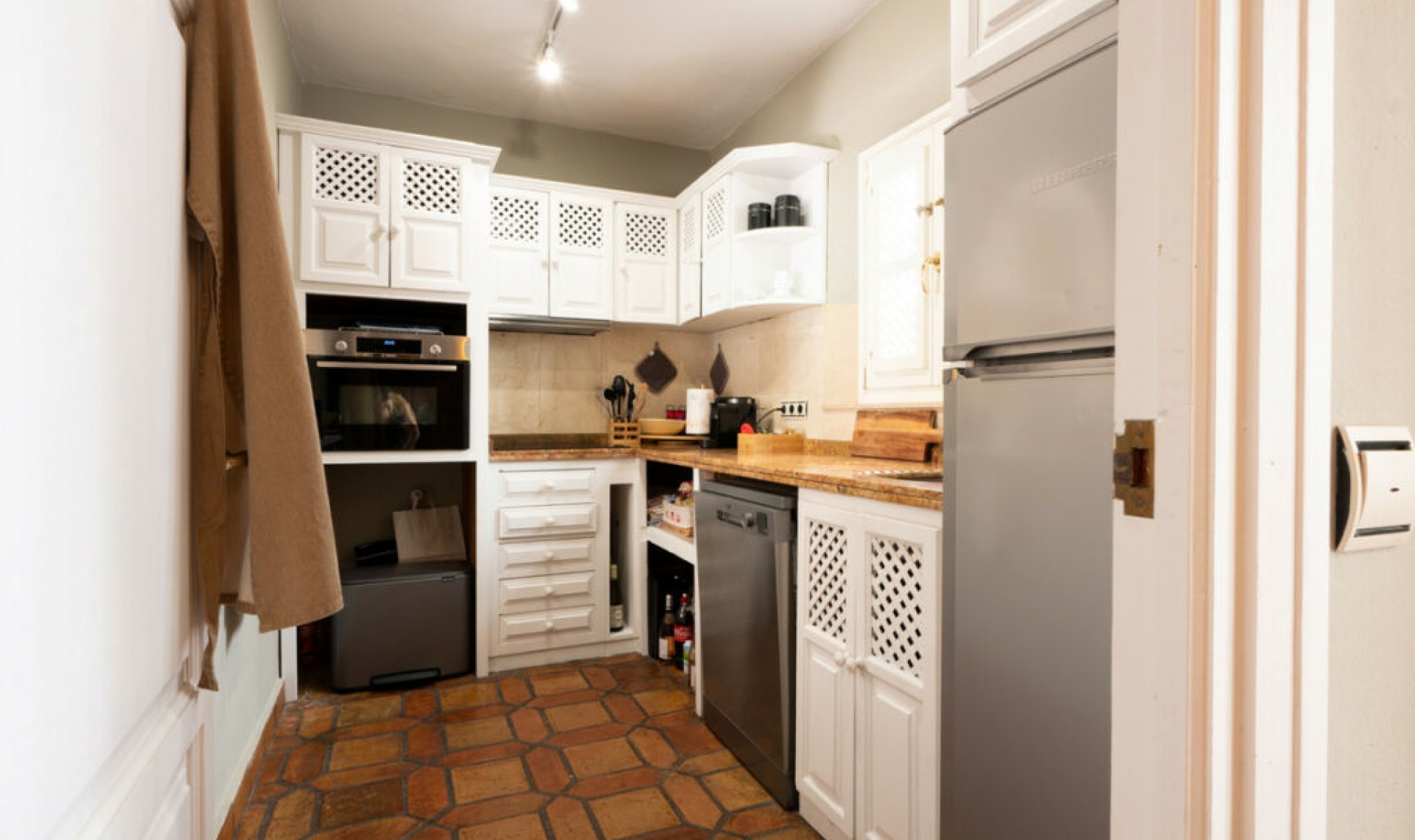 Resale - House -
The Golden Mile