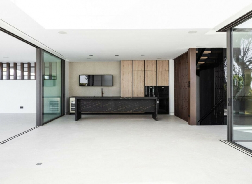 Resale - House -
The Golden Mile