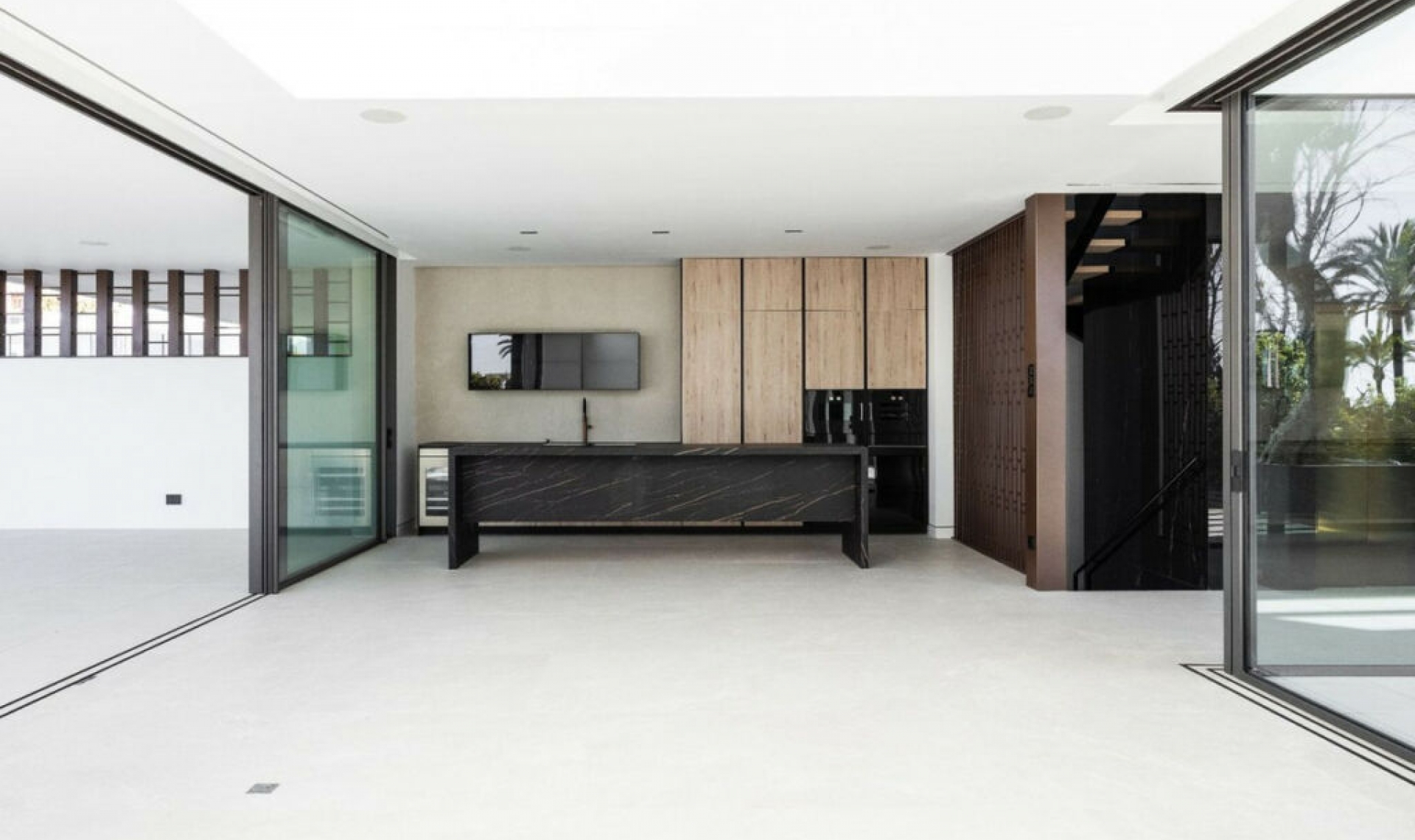 Resale - House -
The Golden Mile