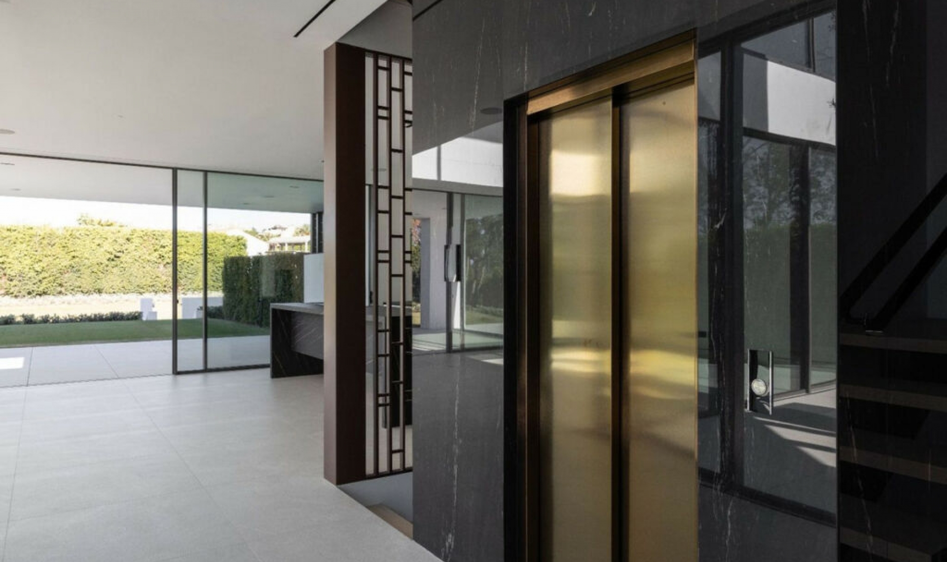 Resale - House -
The Golden Mile