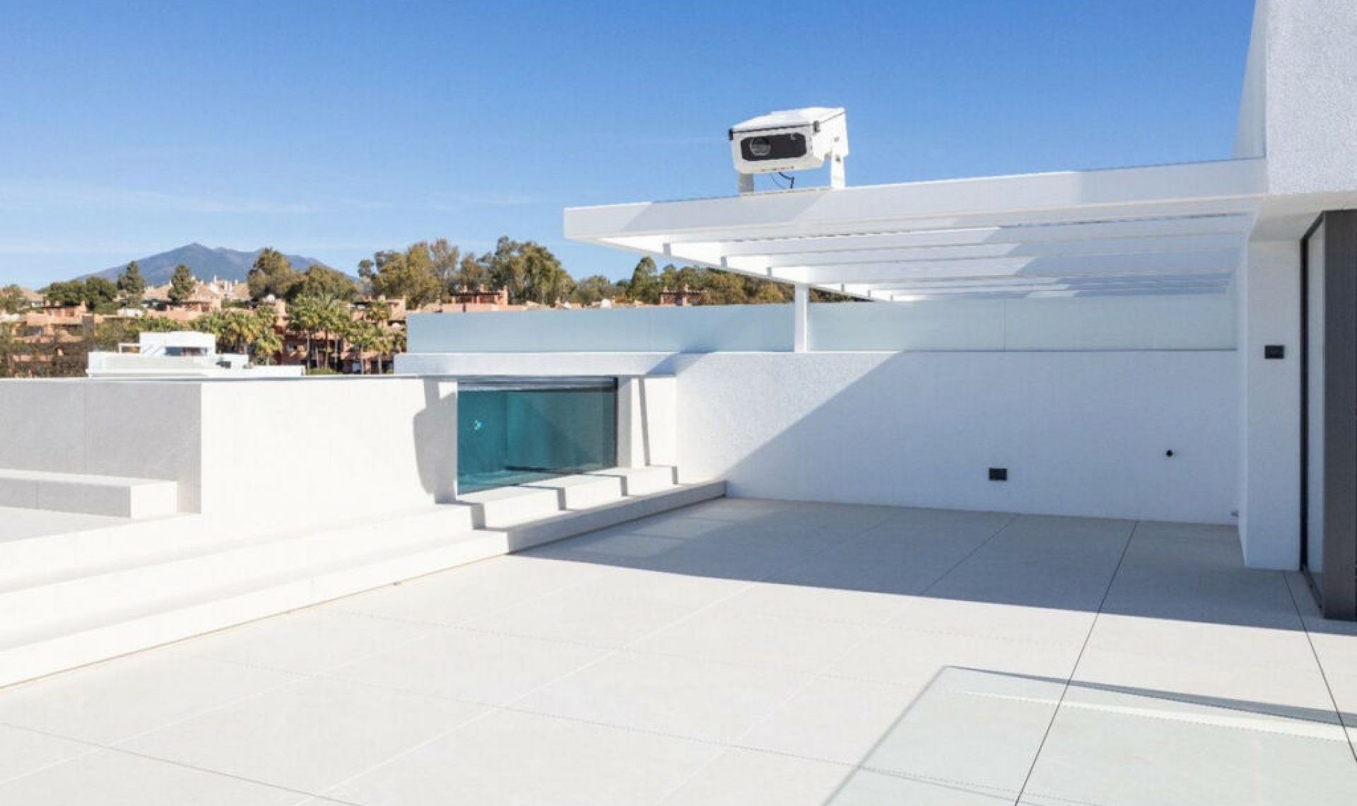 Resale - House -
The Golden Mile