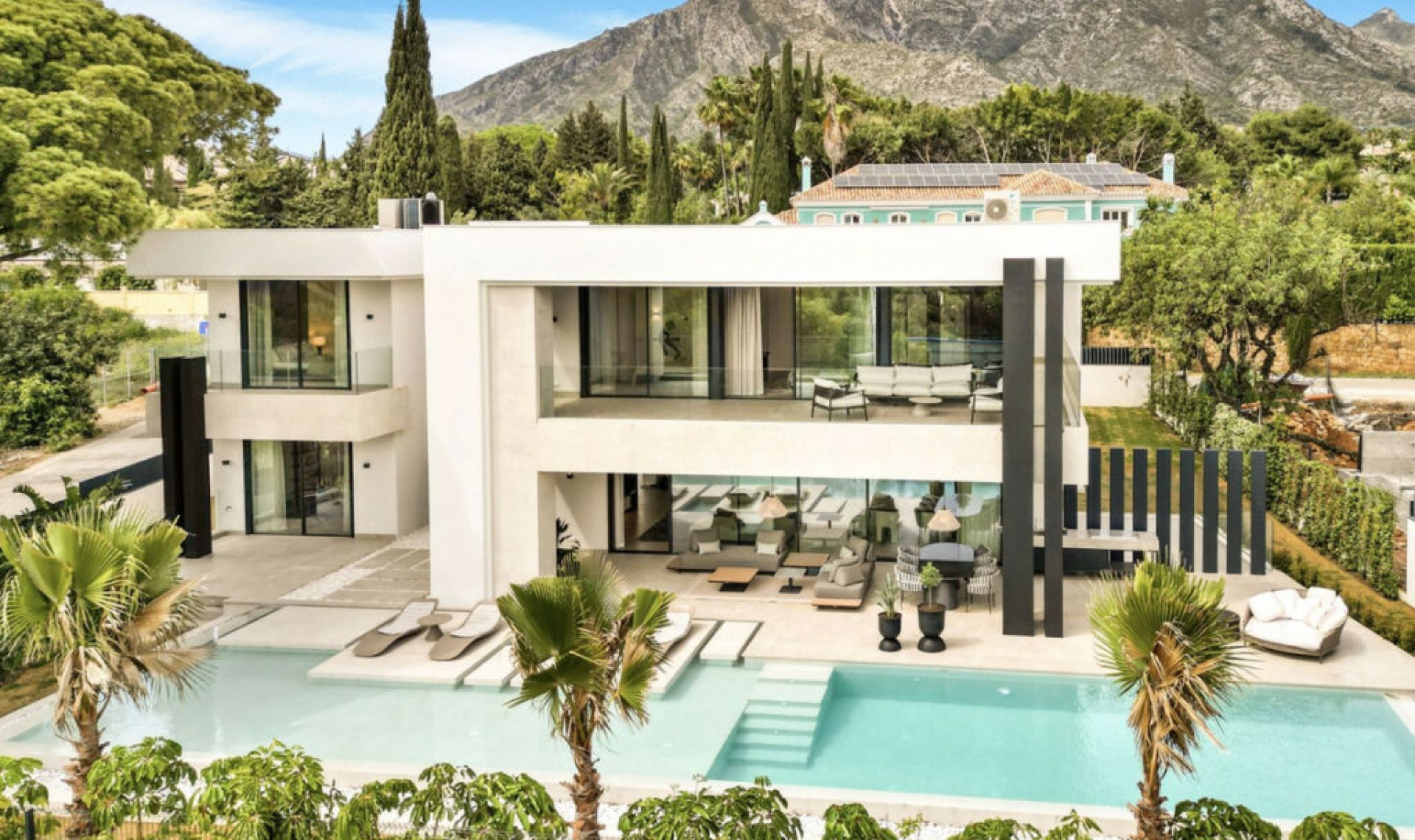 Resale - House -
The Golden Mile