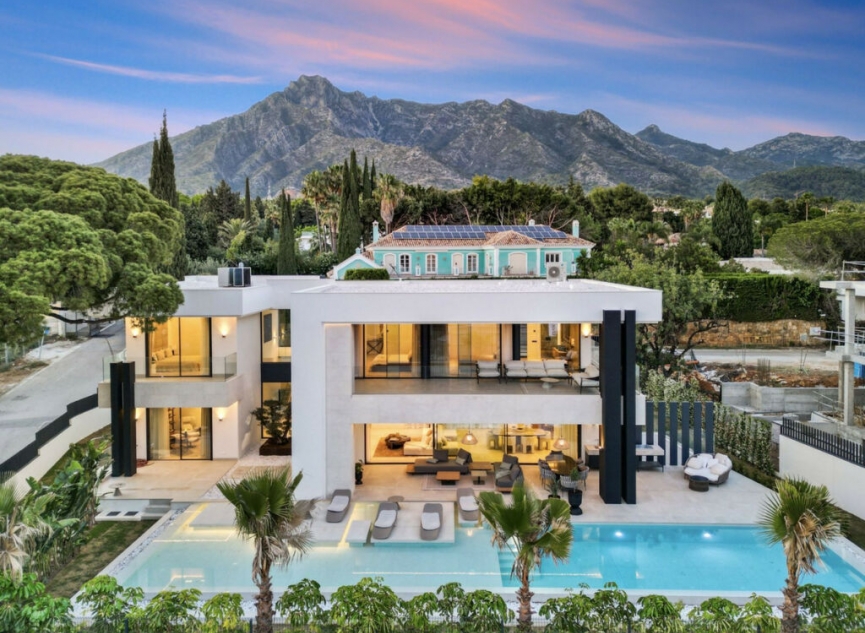 Resale - House -
The Golden Mile