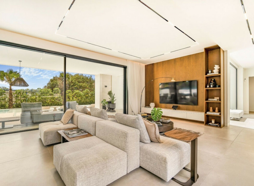 Resale - House -
The Golden Mile