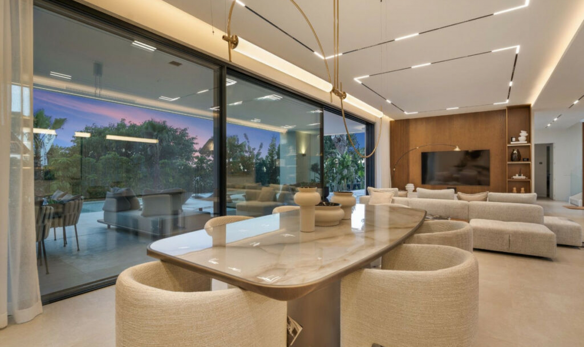 Resale - House -
The Golden Mile