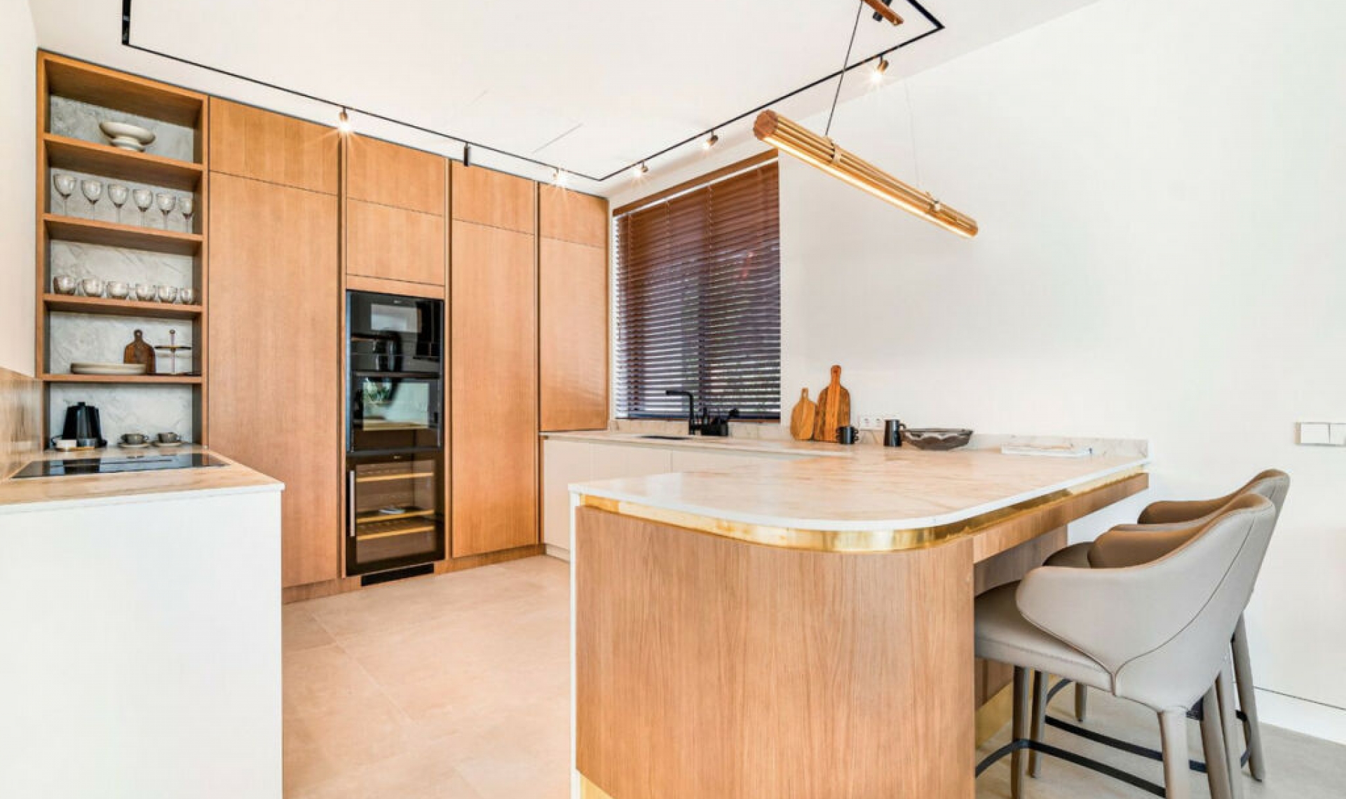 Resale - House -
The Golden Mile