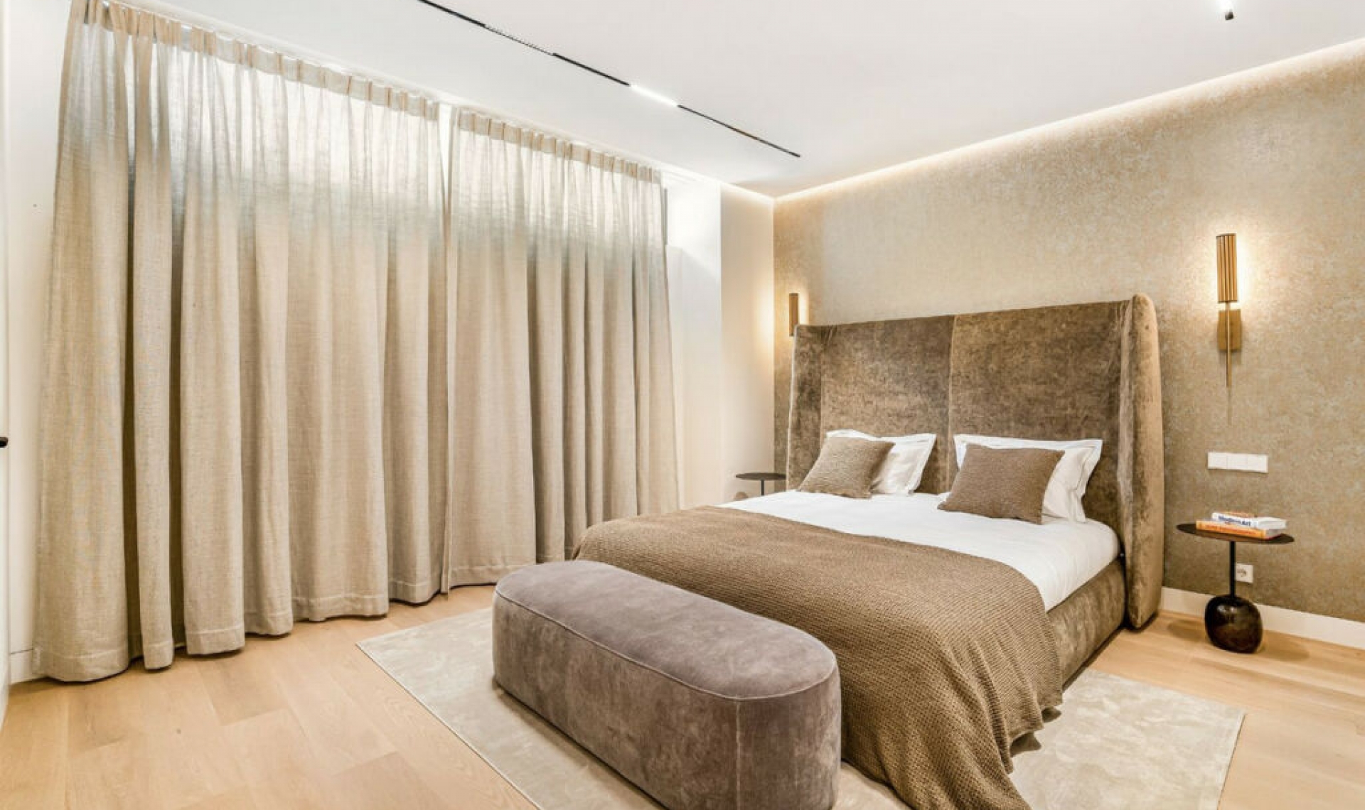 Resale - House -
The Golden Mile