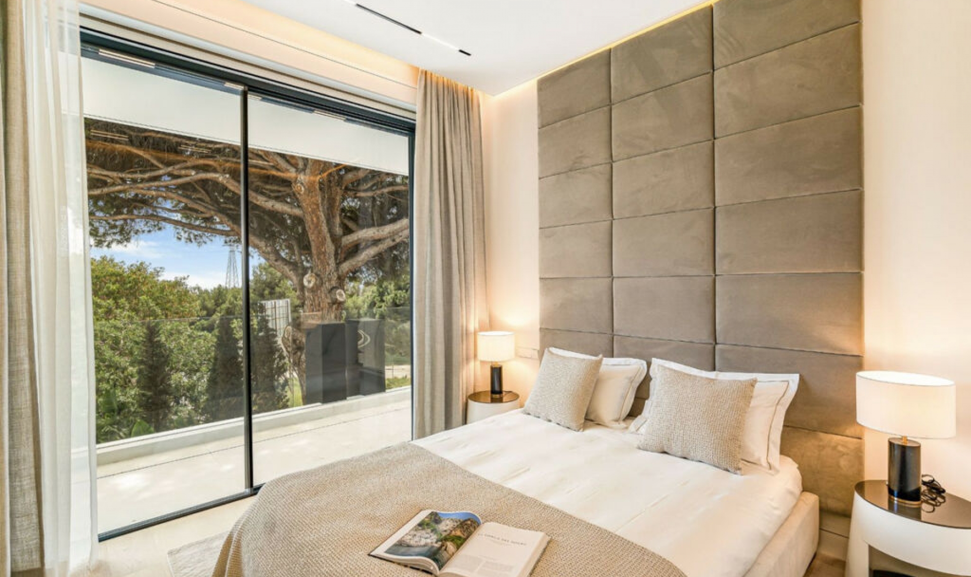 Resale - House -
The Golden Mile