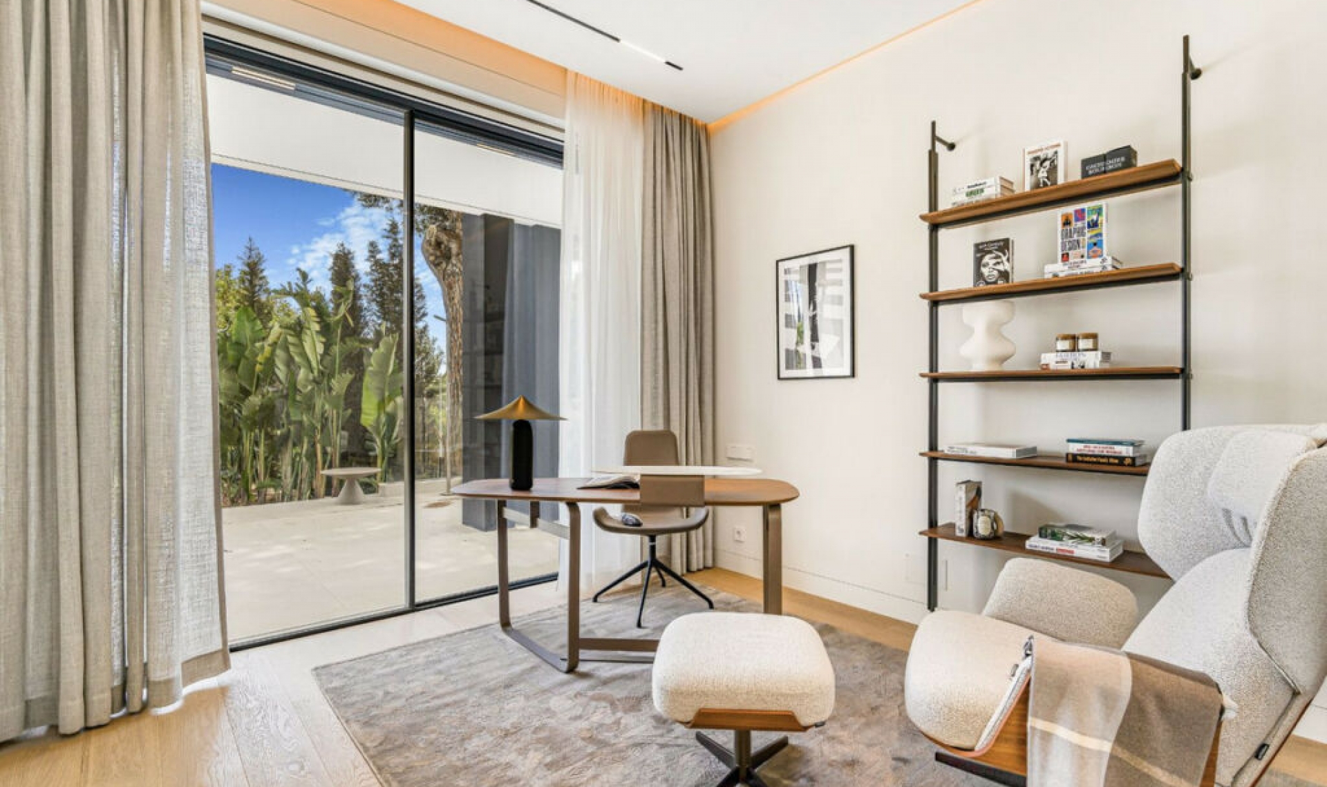 Resale - House -
The Golden Mile