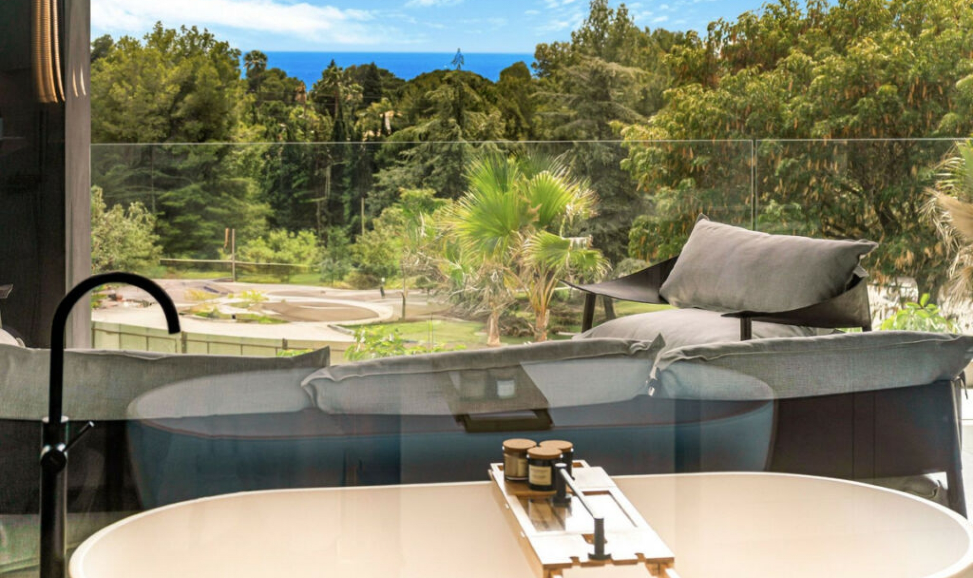 Resale - House -
The Golden Mile