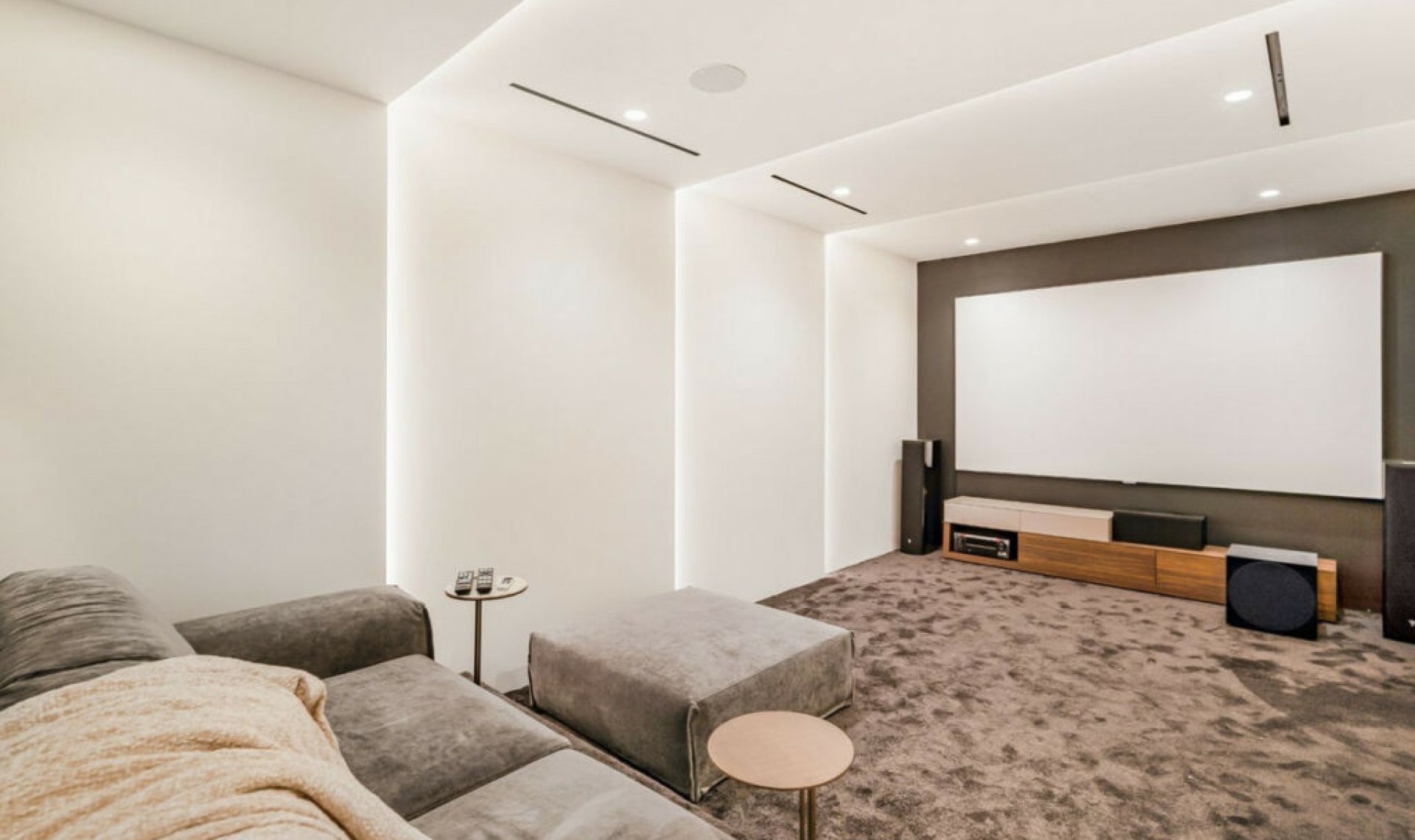 Resale - House -
The Golden Mile