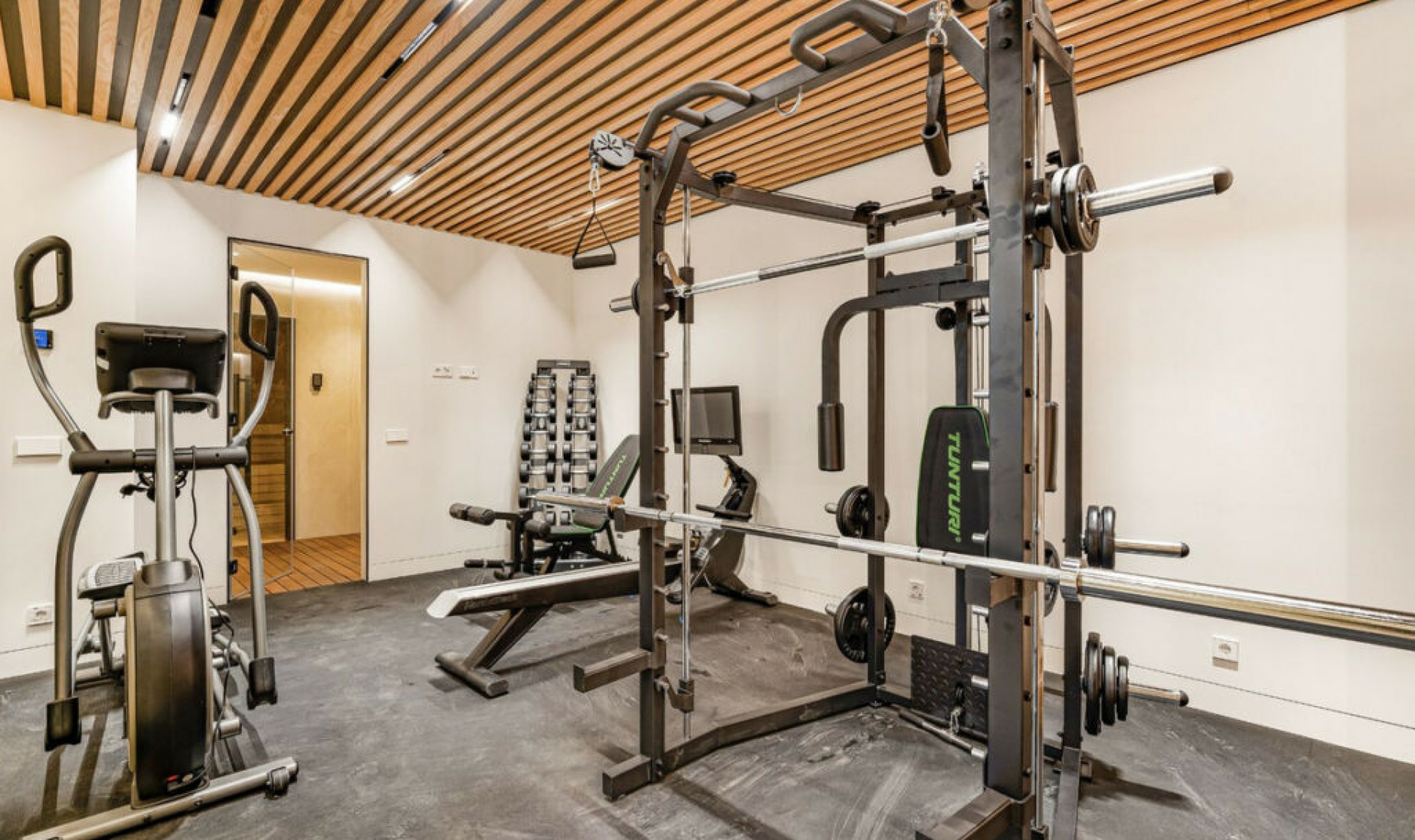 Resale - House -
The Golden Mile