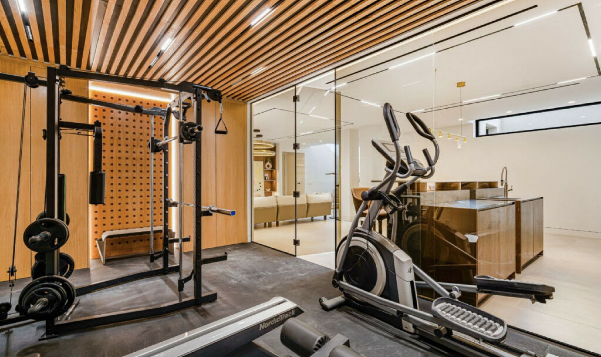 Resale - House -
The Golden Mile