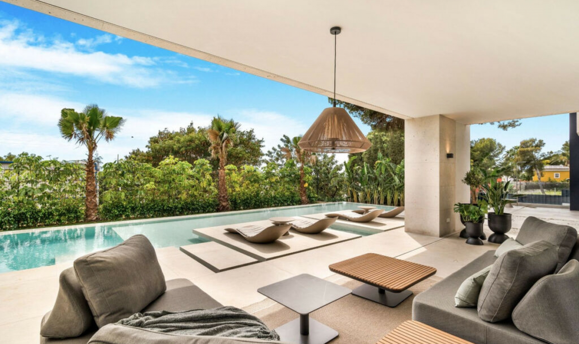 Resale - House -
The Golden Mile