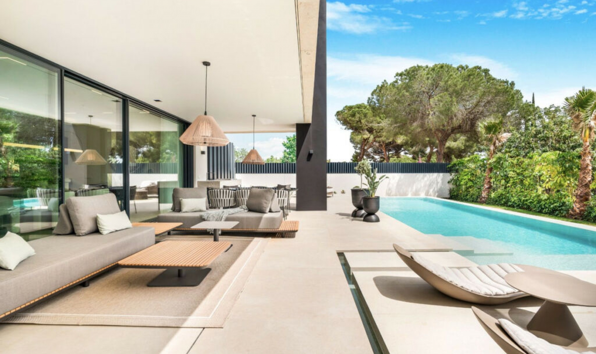 Resale - House -
The Golden Mile