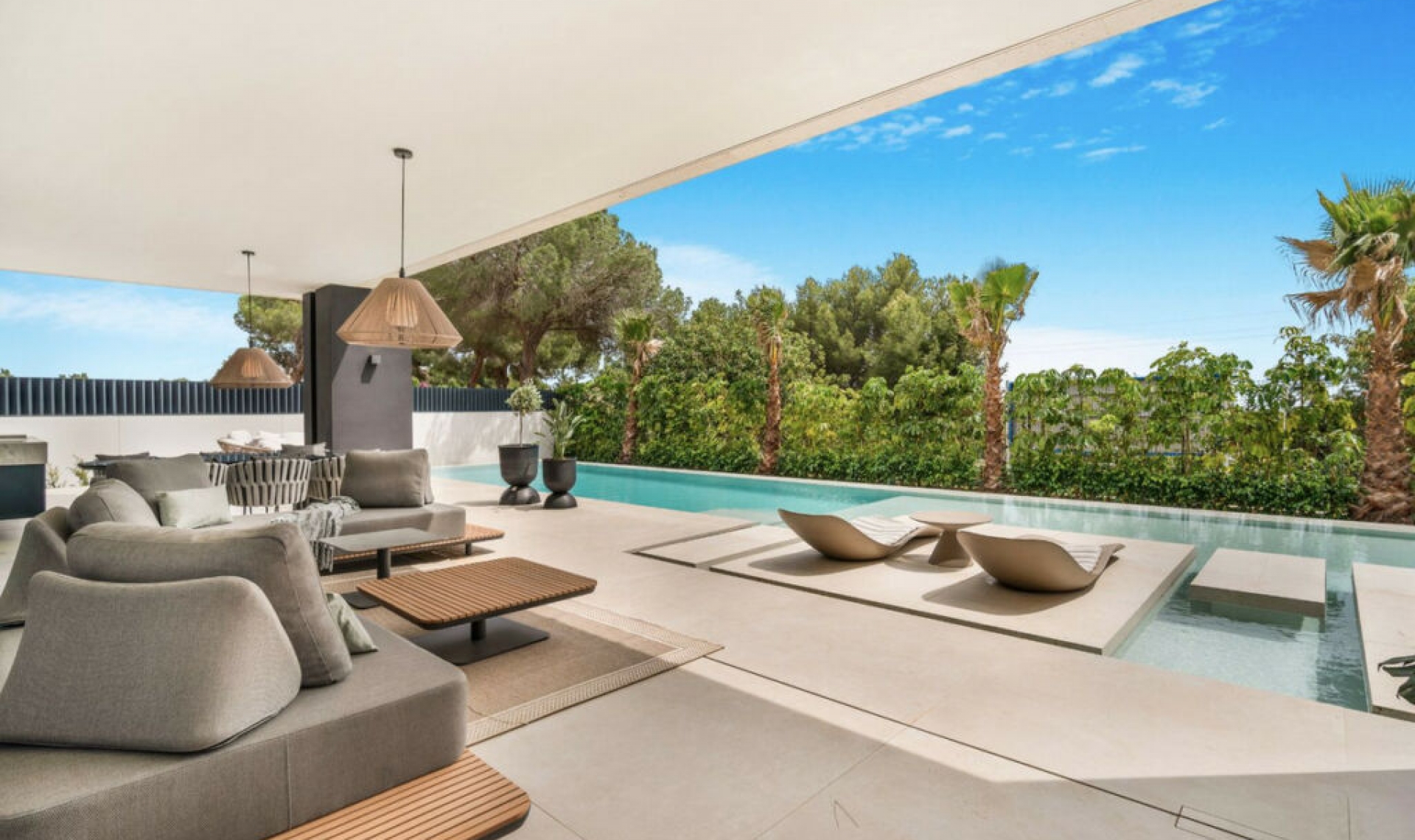 Resale - House -
The Golden Mile