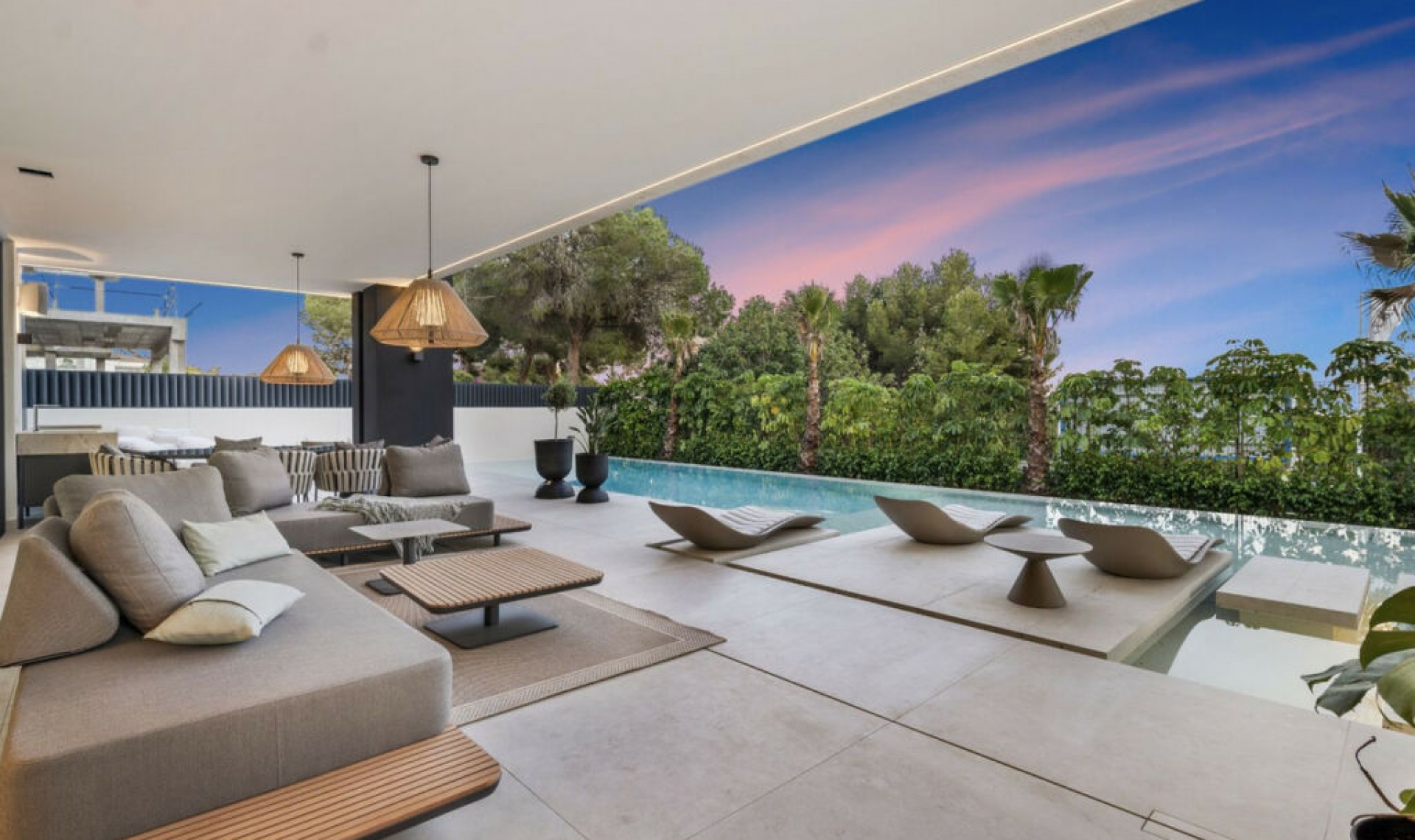Resale - House -
The Golden Mile