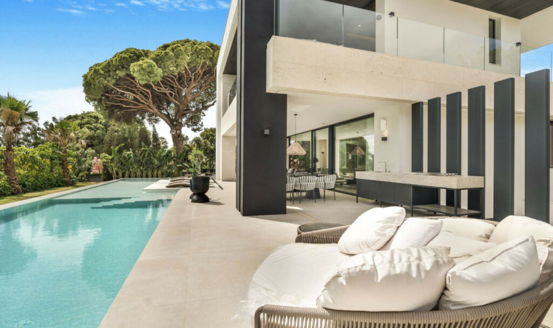 Resale - House -
The Golden Mile