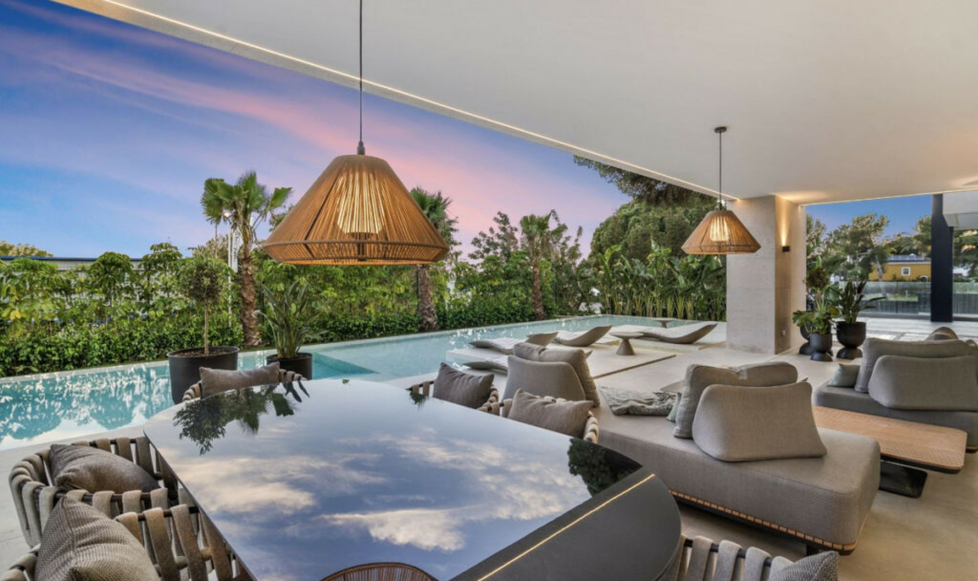 Resale - House -
The Golden Mile