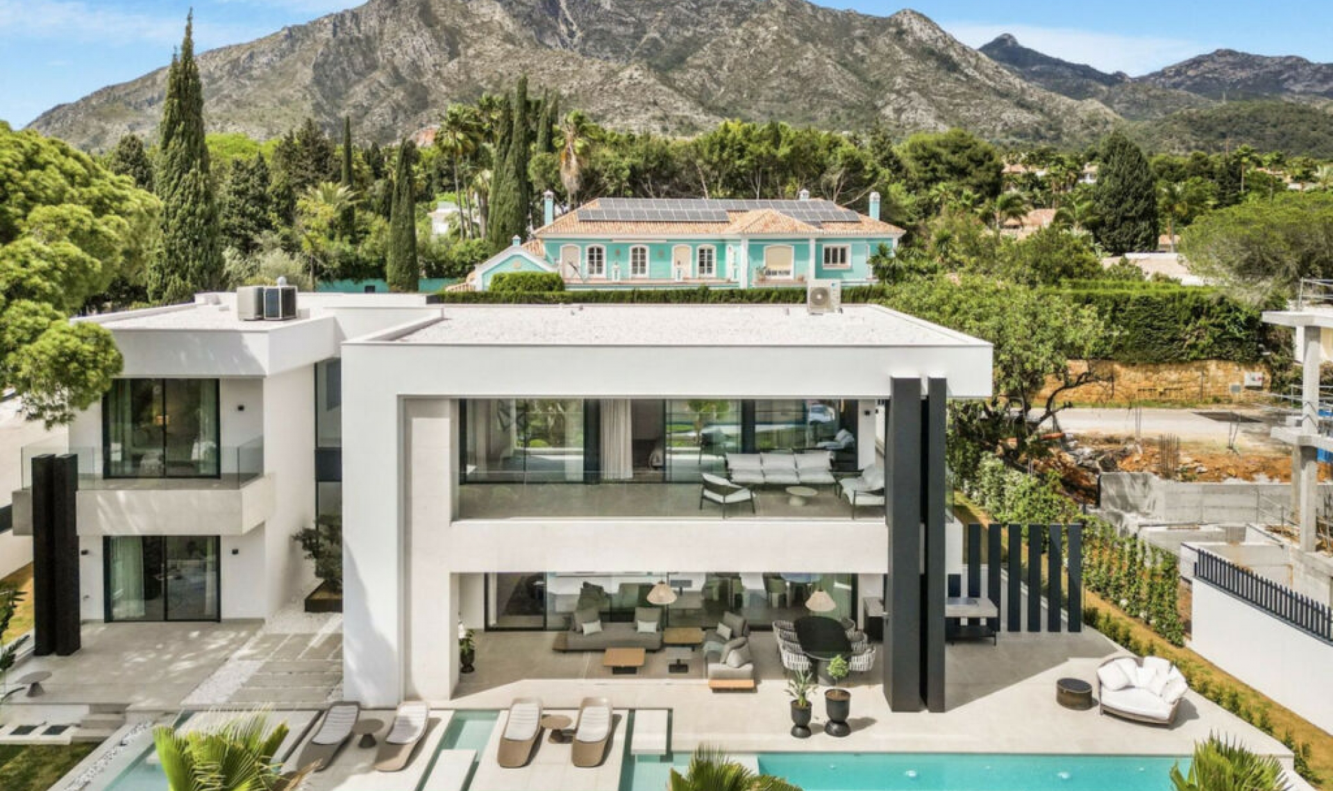 Resale - House -
The Golden Mile