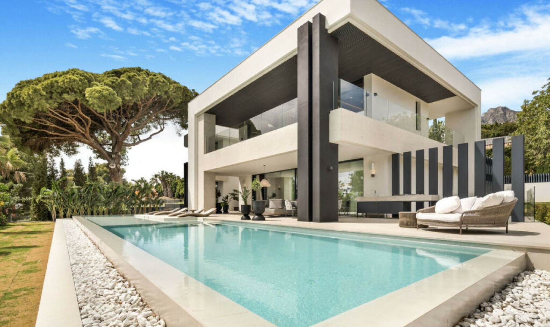 Resale - House -
The Golden Mile
