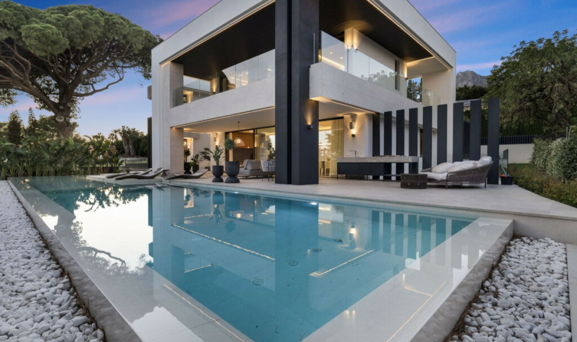 Resale - House -
The Golden Mile