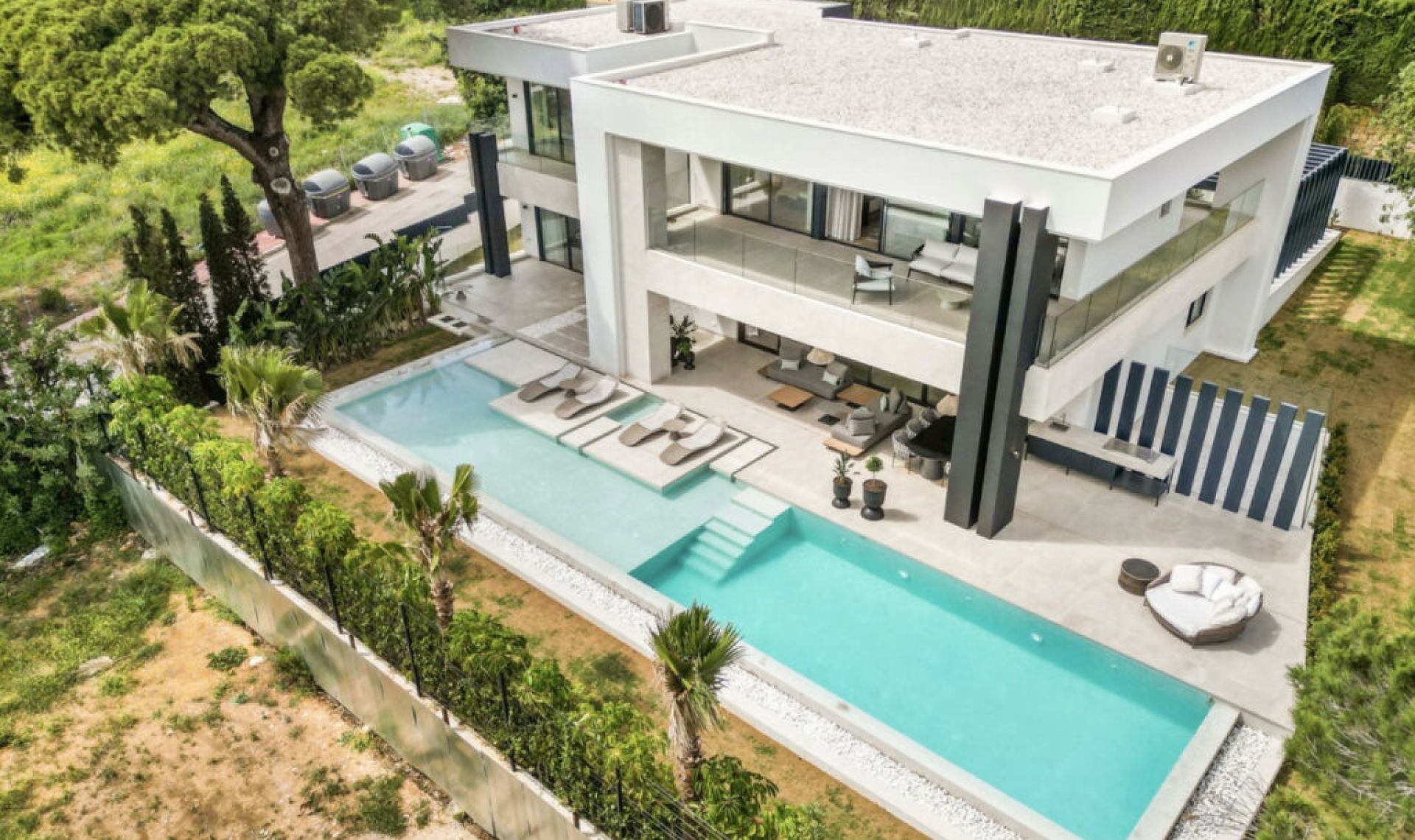 Resale - House -
The Golden Mile