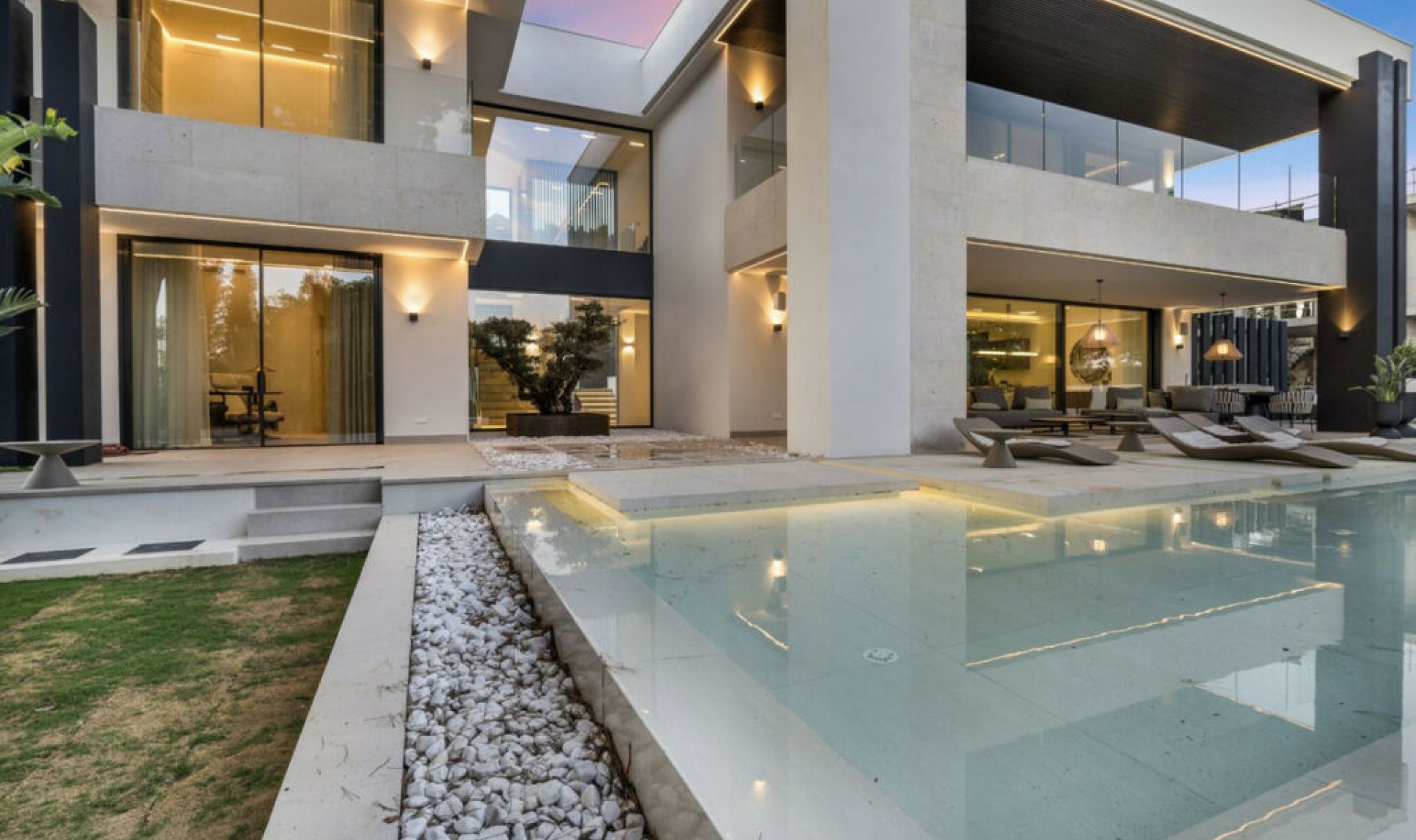 Resale - House -
The Golden Mile