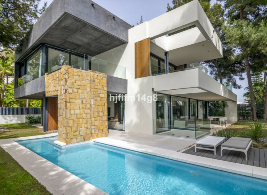 Resale - House -
The Golden Mile