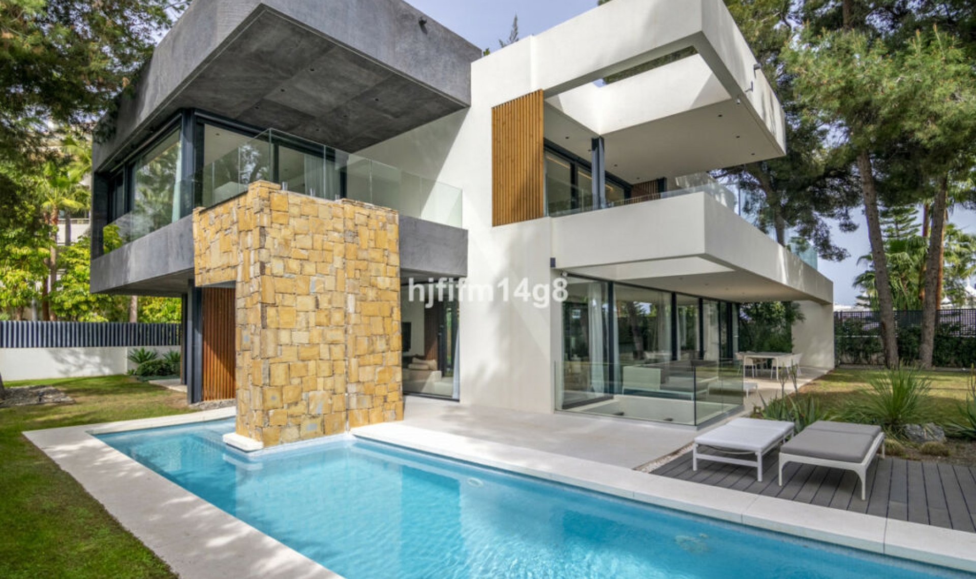 Resale - House -
The Golden Mile