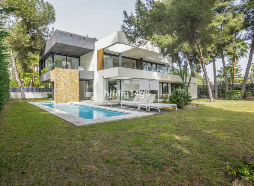 Resale - House -
The Golden Mile