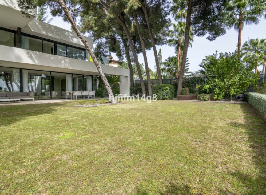 Resale - House -
The Golden Mile