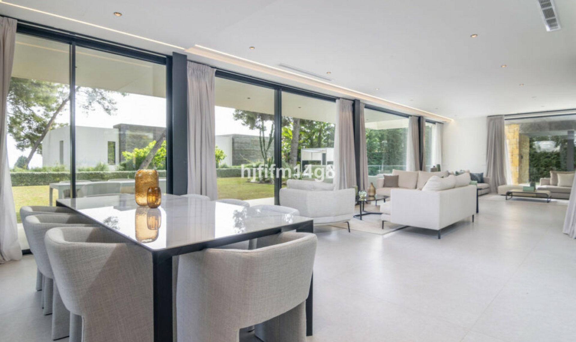 Resale - House -
The Golden Mile
