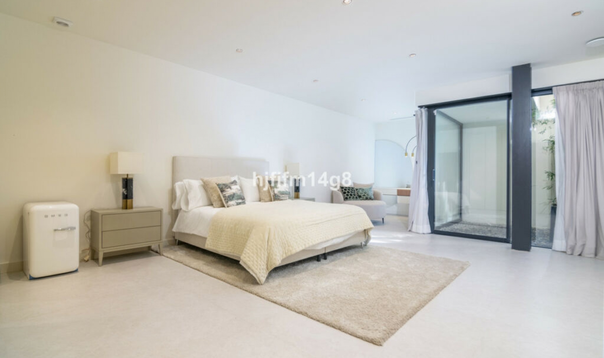 Resale - House -
The Golden Mile
