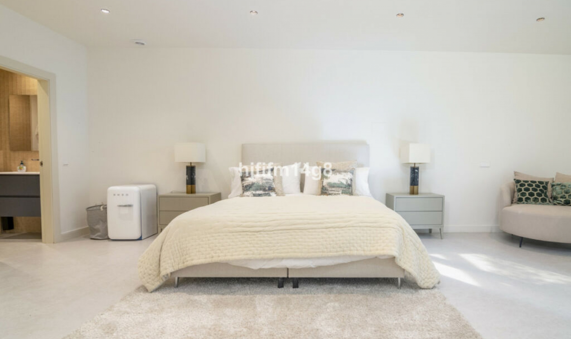 Resale - House -
The Golden Mile