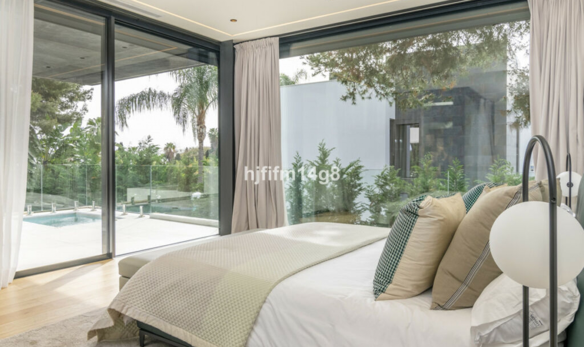 Resale - House -
The Golden Mile