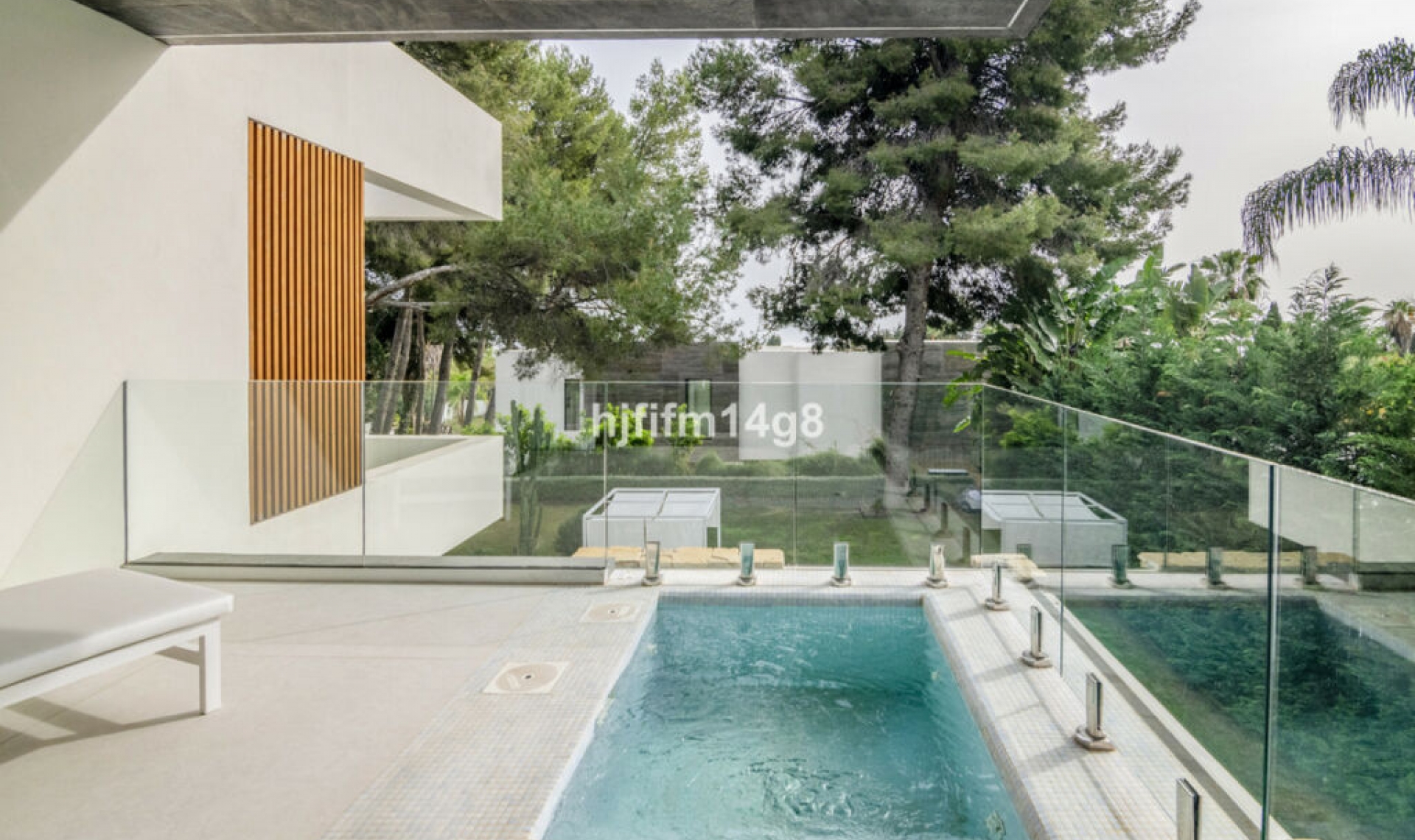 Resale - House -
The Golden Mile
