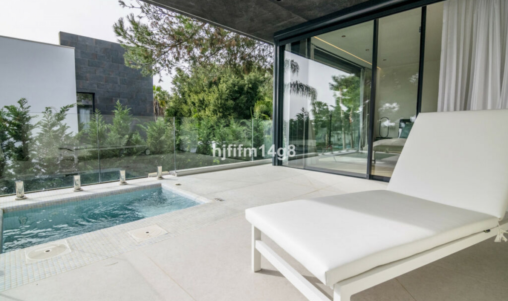 Resale - House -
The Golden Mile