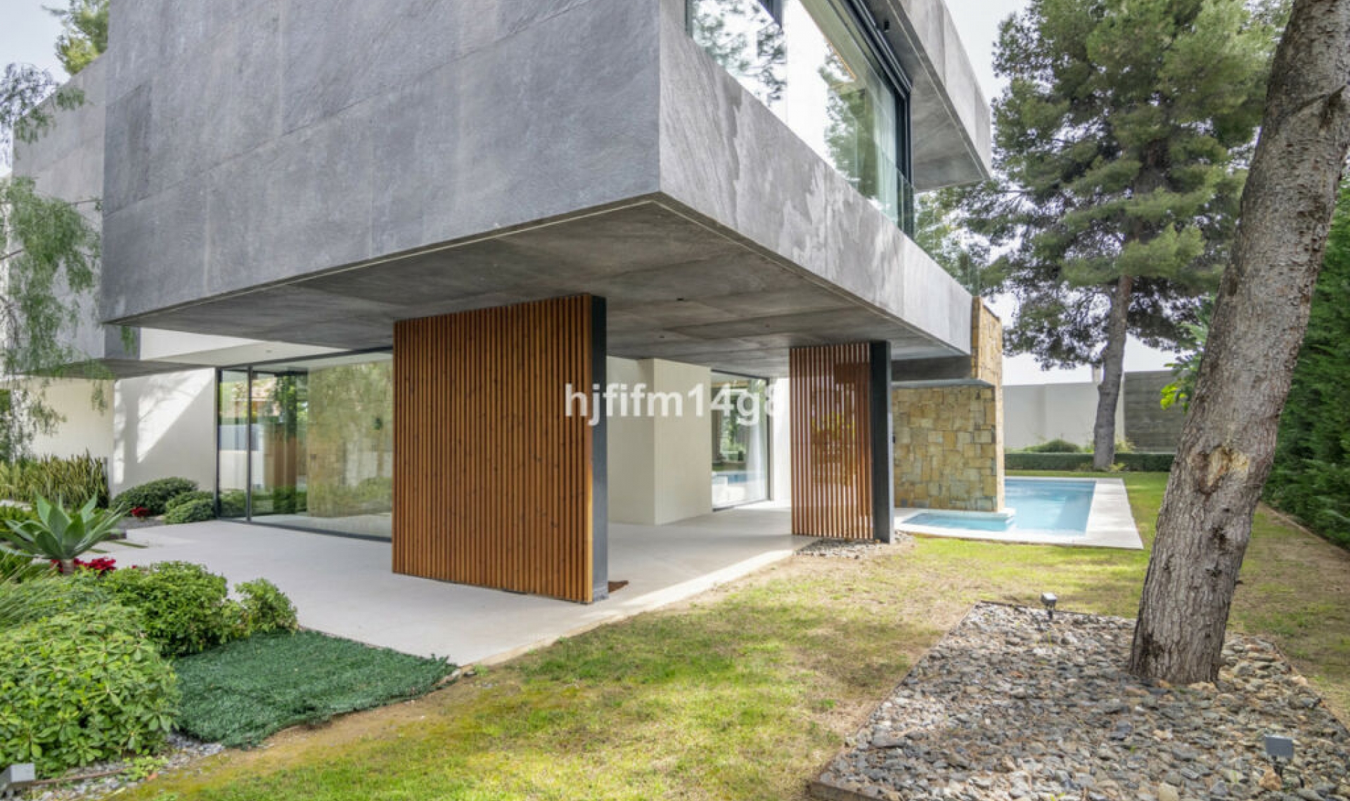 Resale - House -
The Golden Mile
