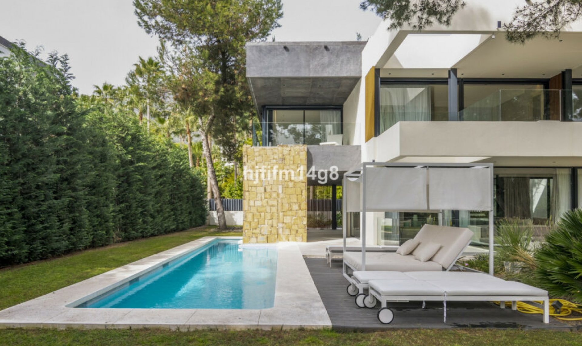 Resale - House -
The Golden Mile