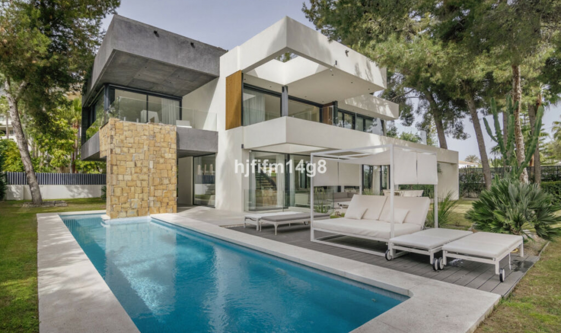 Resale - House -
The Golden Mile