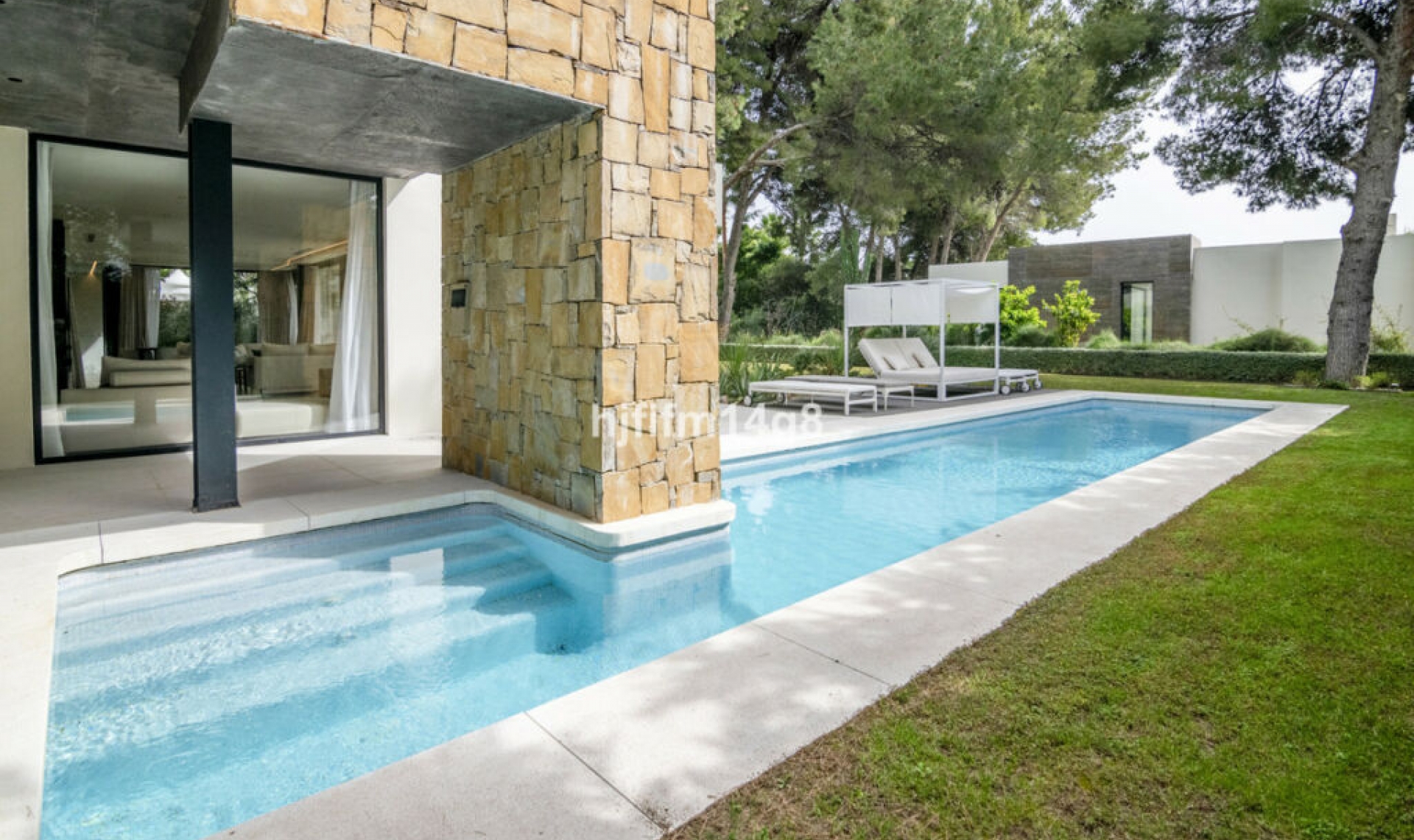Resale - House -
The Golden Mile