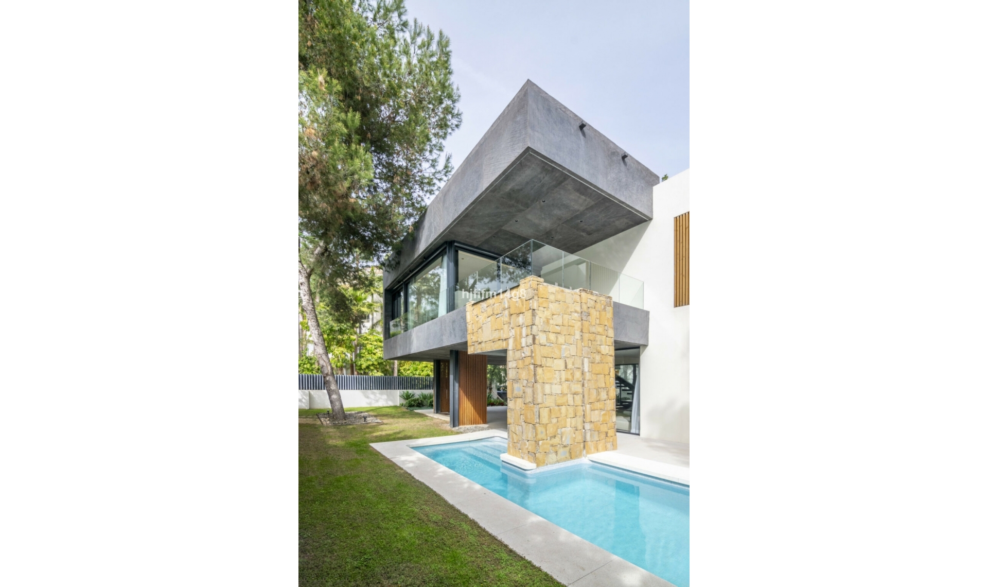 Resale - House -
The Golden Mile