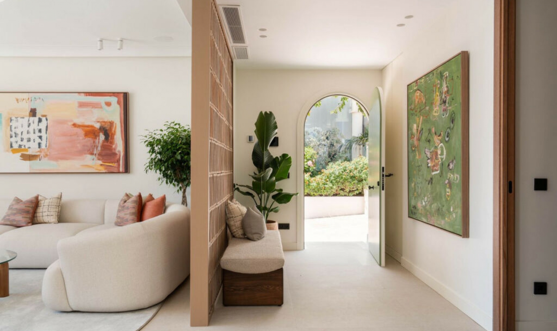 Resale - House -
The Golden Mile