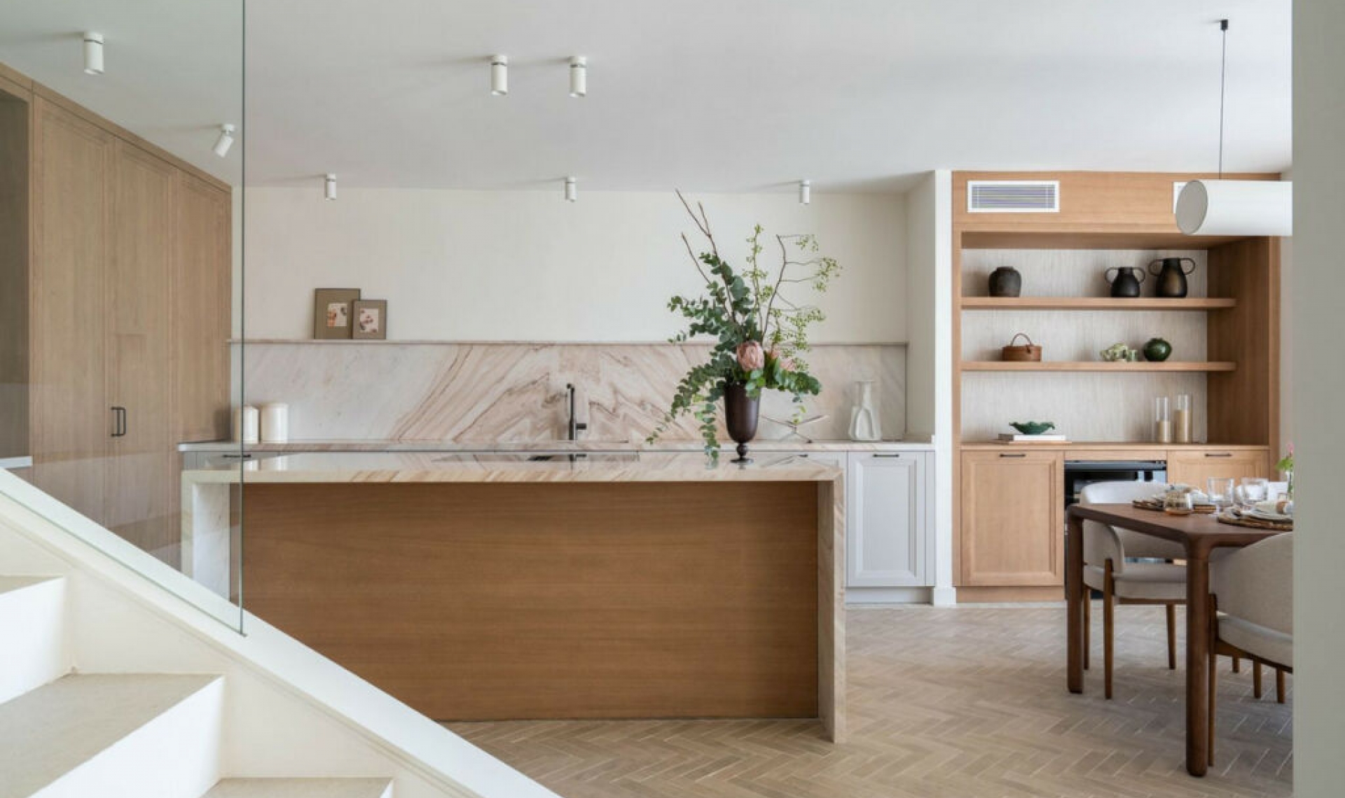 Resale - House -
The Golden Mile