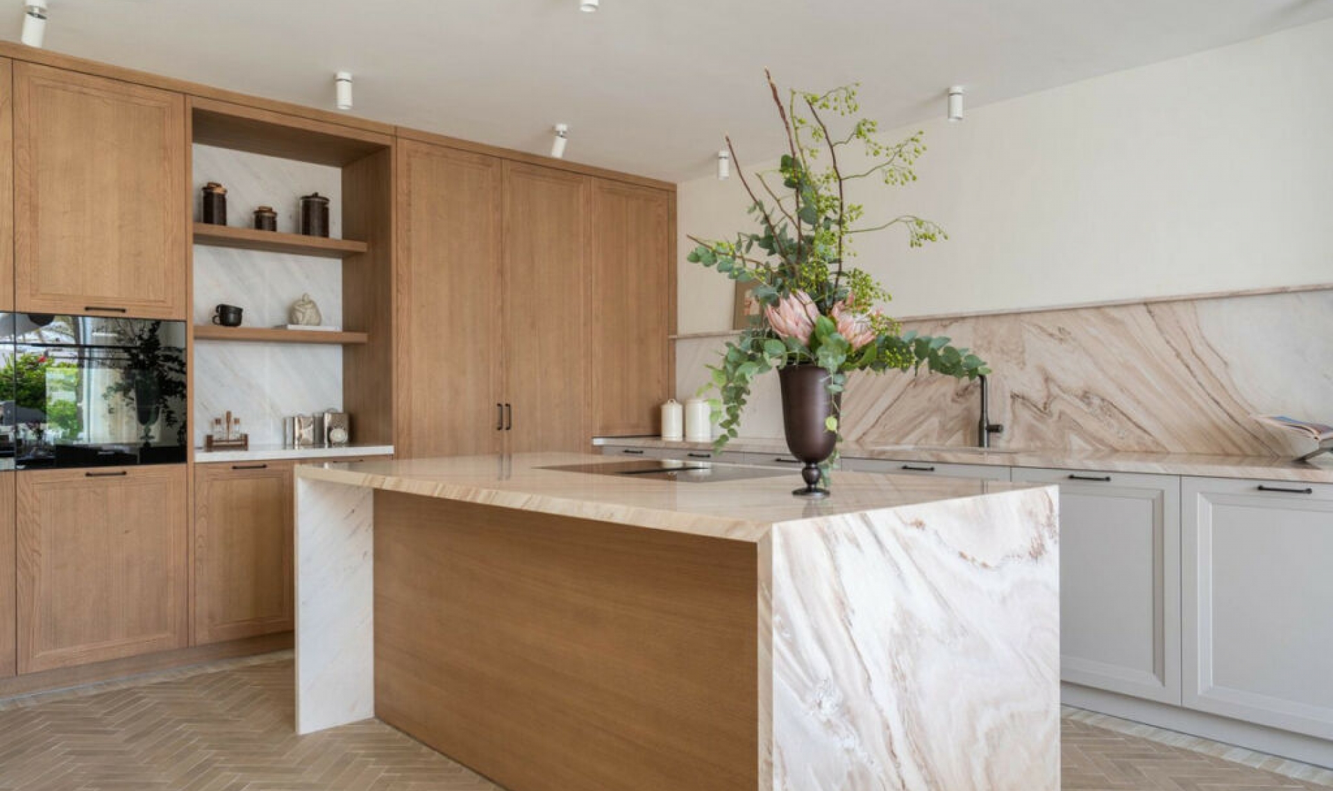 Resale - House -
The Golden Mile